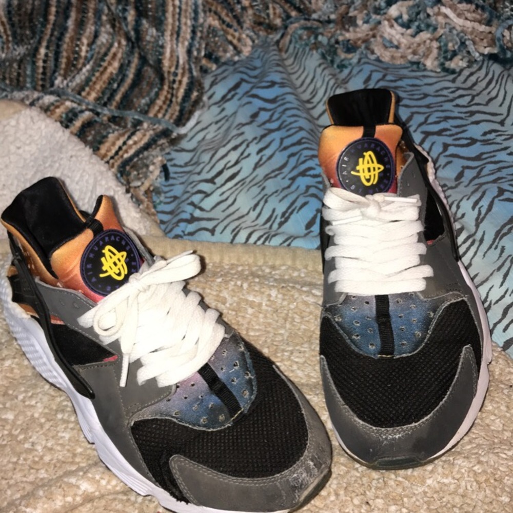 Shoes - Picture 5 of 8